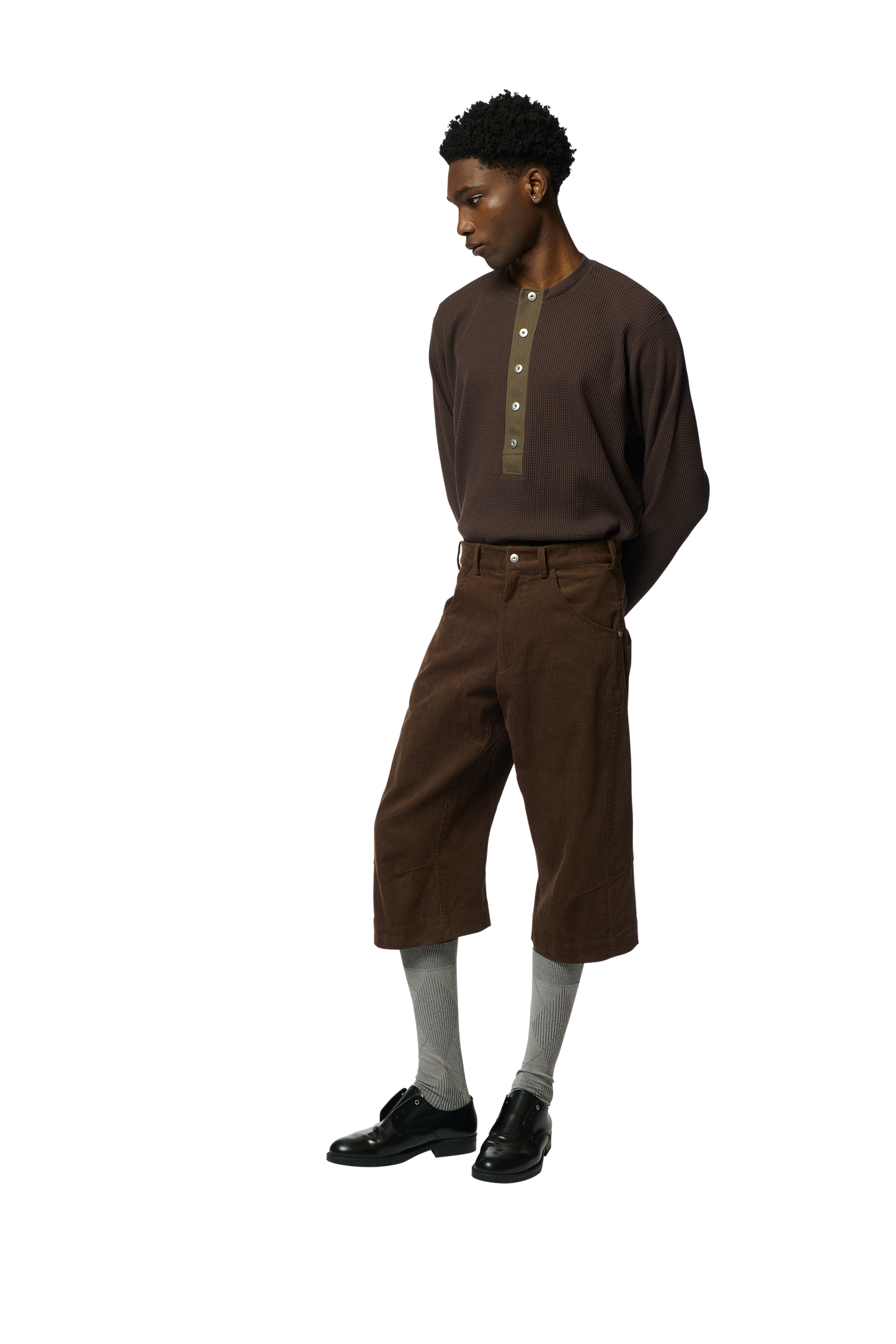 KNEE DARTED FLARE SHORTS / MICRO CORDUROY DARK BROWN